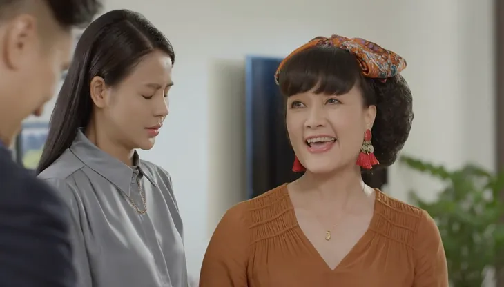 Hướng dương ngược nắng - Tập 31: Rêu rao chuyện chén được Châu rồi thấy cả hình xăm ở chỗ hiểm, Vỹ bị Kiên đánh cho bầm dập - Ảnh 17. Hướng dương ngược nắng - Tập 31: Rêu rao chuyện chén được Châu rồi thấy cả hình xăm ở chỗ hiểm, Vỹ bị Kiên đánh cho bầm dập - Ảnh 17.