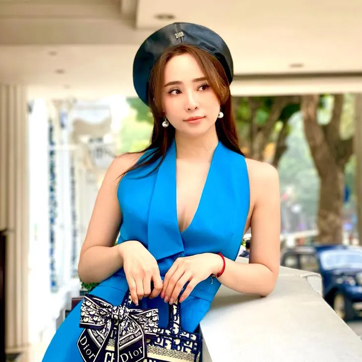 Ngắm những bộ đầm gợi cảm, bốc lửa của cá sấu chúa Quỳnh Nga - Ảnh 6. Ngắm những bộ đầm gợi cảm, bốc lửa của cá sấu chúa Quỳnh Nga - Ảnh 6.