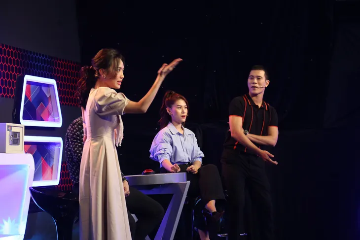 Giác quan thứ 6: Diệu Nhi bẽ mặt trước MC Thành Trung vì đọc rap mà quên lời - Ảnh 2. Giác quan thứ 6: Diệu Nhi bẽ mặt trước MC Thành Trung vì đọc rap mà quên lời - Ảnh 2.