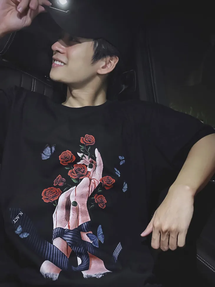Ngất ngây với gu thời trang cá tính, năng động của Trần Nghĩa ngoài đời - Ảnh 2. Ngất ngây với gu thời trang cá tính, năng động của Trần Nghĩa ngoài đời - Ảnh 2.