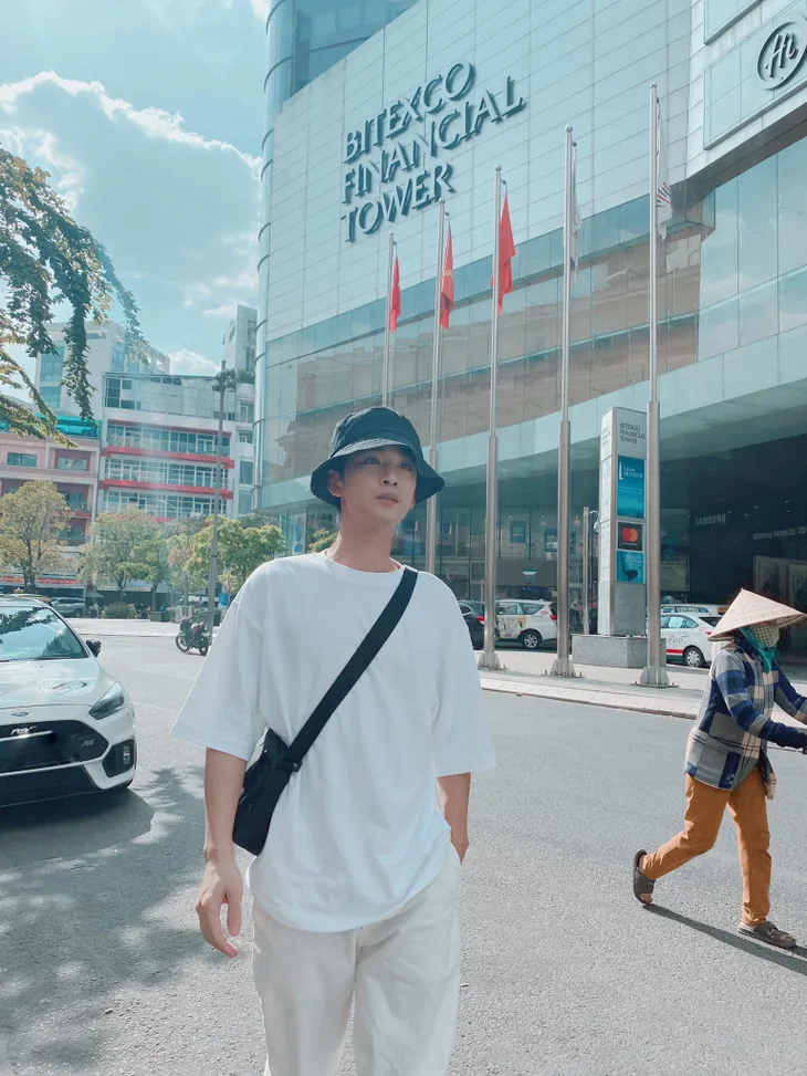 Ngất ngây với gu thời trang cá tính, năng động của Trần Nghĩa ngoài đời - Ảnh 8. Ngất ngây với gu thời trang cá tính, năng động của Trần Nghĩa ngoài đời - Ảnh 8.