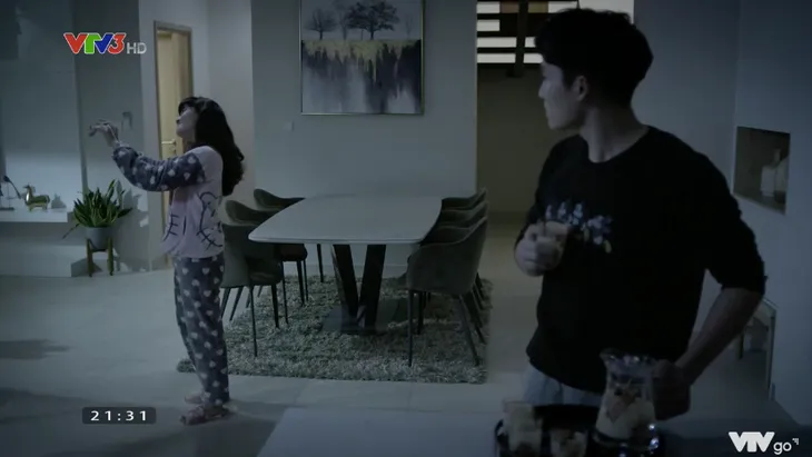 Hướng dương ngược nắng - Tập 31: Rêu rao chuyện chén được Châu rồi thấy cả hình xăm ở chỗ hiểm, Vỹ bị Kiên đánh cho bầm dập - Ảnh 1. Hướng dương ngược nắng - Tập 31: Rêu rao chuyện chén được Châu rồi thấy cả hình xăm ở chỗ hiểm, Vỹ bị Kiên đánh cho bầm dập - Ảnh 1.