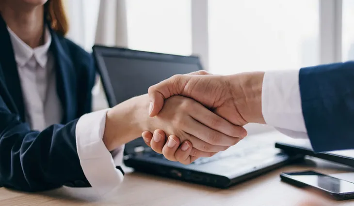 Càng nhân sự cấp cao càng bị giảm nhiều lương - Ảnh 2. Càng nhân sự cấp cao càng bị giảm nhiều lương - Ảnh 2.
