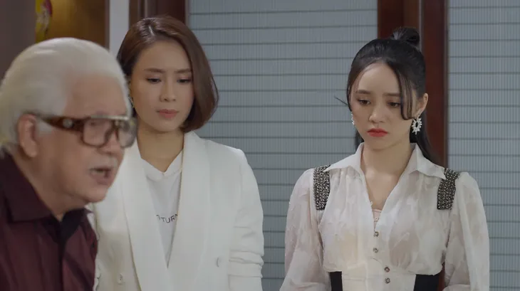 Hướng dương ngược nắng - Tập 32: Nhận tin mẹ qua đời, Kiên đành bỏ rơi Châu trong ngày định mệnh - Ảnh 9. Hướng dương ngược nắng - Tập 32: Nhận tin mẹ qua đời, Kiên đành bỏ rơi Châu trong ngày định mệnh - Ảnh 9.