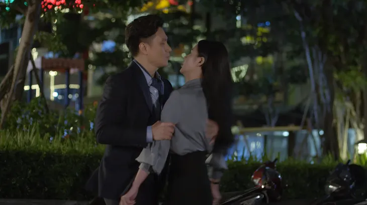 Hướng dương ngược nắng - Tập 32: Nhất cự ly, Hoàng hôn Minh nhanh như chớp - Ảnh 5. Hướng dương ngược nắng - Tập 32: Nhất cự ly, Hoàng hôn Minh nhanh như chớp - Ảnh 5.
