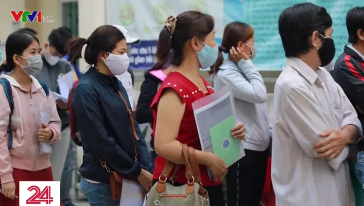 Thất nghiệp - Nỗi ám ảnh của nữ lao động trung niên - Ảnh 1. Thất nghiệp - Nỗi ám ảnh của nữ lao động trung niên - Ảnh 1.