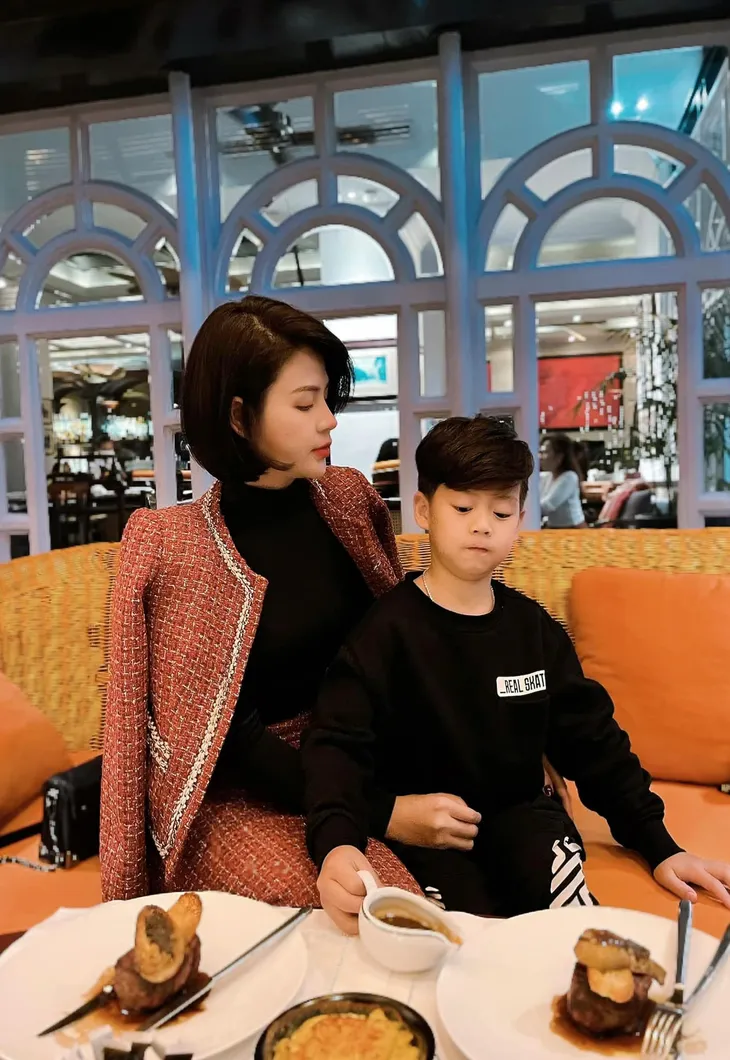 Hướng dương ngược nắng phần 2: Lột xác lần nữa, Minh (Lương Thu Trang) xinh hơn cả Châu (Hồng Diễm) - Ảnh 9. Hướng dương ngược nắng phần 2: Lột xác lần nữa, Minh (Lương Thu Trang) xinh hơn cả Châu (Hồng Diễm) - Ảnh 9.