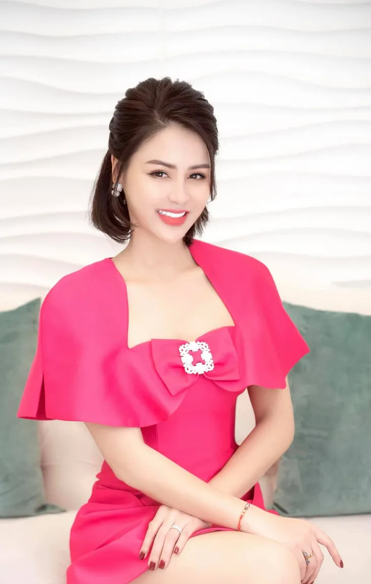 Hướng dương ngược nắng phần 2: Lột xác lần nữa, Minh (Lương Thu Trang) xinh hơn cả Châu (Hồng Diễm) - Ảnh 8. Hướng dương ngược nắng phần 2: Lột xác lần nữa, Minh (Lương Thu Trang) xinh hơn cả Châu (Hồng Diễm) - Ảnh 8.