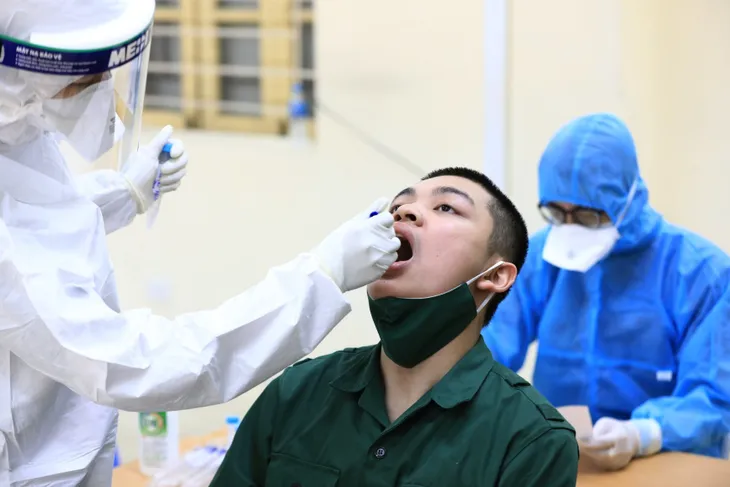 Quận Ba Đình, Hà Nội xét nghiệm COVID-19 cho tân binh nhập ngũ năm 2021 - Ảnh 4. Quận Ba Đình, Hà Nội xét nghiệm COVID-19 cho tân binh nhập ngũ năm 2021 - Ảnh 4.