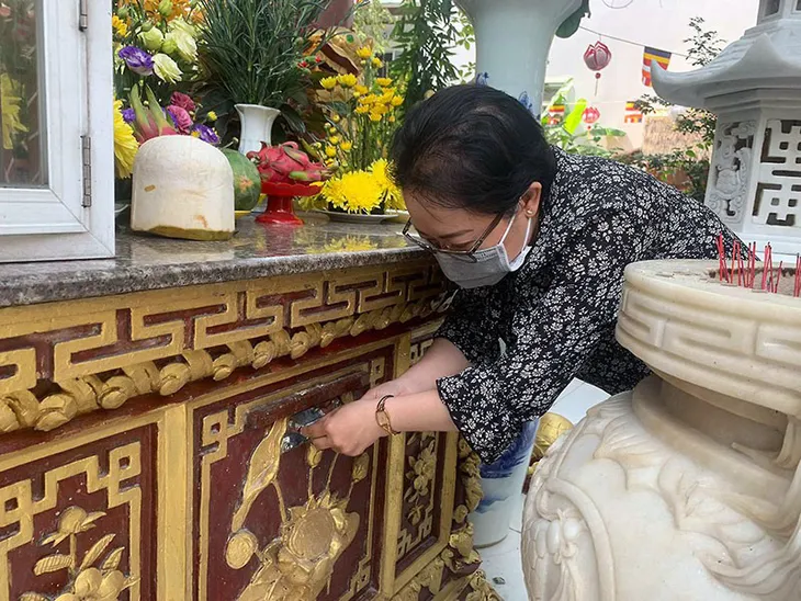 Cúng dường online: Nhiều ý kiến trái chiều - Ảnh 1. Cúng dường online: Nhiều ý kiến trái chiều - Ảnh 1.