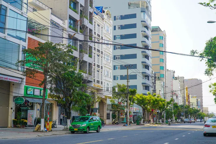 Hàng loạt khách sạn ở Đà Nẵng rao bán rầm rộ sau Tết - Ảnh 1. Hàng loạt khách sạn ở Đà Nẵng rao bán rầm rộ sau Tết - Ảnh 1.