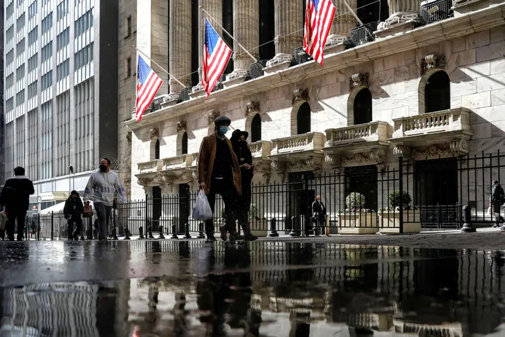 Dow Jones giảm gần 600 điểm - Ảnh 1. Dow Jones giảm gần 600 điểm - Ảnh 1.
