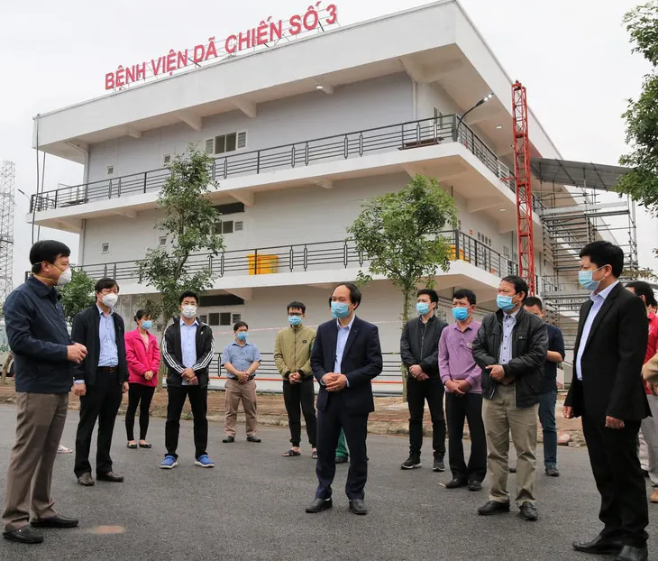 Bệnh viện Dã chiến số 3 Hải Dương tiếp nhận bệnh nhân COVID-19 đầu tiên - Ảnh 1. Bệnh viện Dã chiến số 3 Hải Dương tiếp nhận bệnh nhân COVID-19 đầu tiên - Ảnh 1.