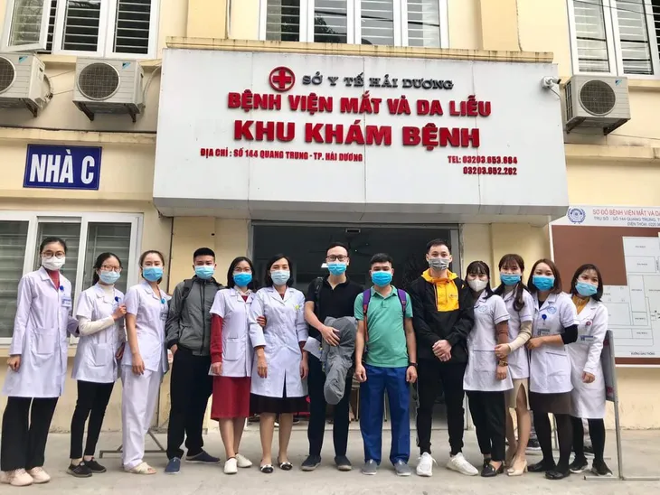 Gia đình có 3 chiến sĩ áo trắng chống dịch COVID-19 - Ảnh 2. Gia đình có 3 chiến sĩ áo trắng chống dịch COVID-19 - Ảnh 2.