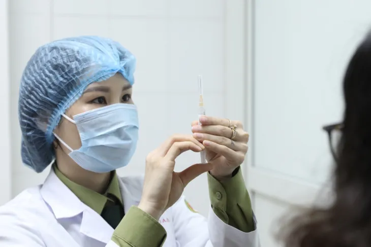 35 người đầu tiên tiêm thử nghiệm vaccine ngừa COVID-19 Nano Covax giai đoạn 2 - Ảnh 2. 35 người đầu tiên tiêm thử nghiệm vaccine ngừa COVID-19 Nano Covax giai đoạn 2 - Ảnh 2.