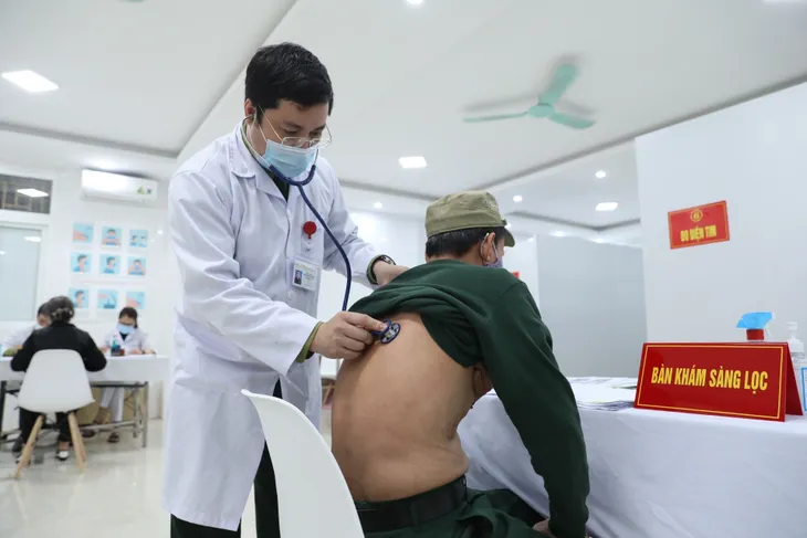 35 người đầu tiên tiêm thử nghiệm vaccine ngừa COVID-19 Nano Covax giai đoạn 2 - Ảnh 8. 35 người đầu tiên tiêm thử nghiệm vaccine ngừa COVID-19 Nano Covax giai đoạn 2 - Ảnh 8.