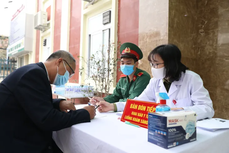 35 người đầu tiên tiêm thử nghiệm vaccine ngừa COVID-19 Nano Covax giai đoạn 2 - Ảnh 5. 35 người đầu tiên tiêm thử nghiệm vaccine ngừa COVID-19 Nano Covax giai đoạn 2 - Ảnh 5.