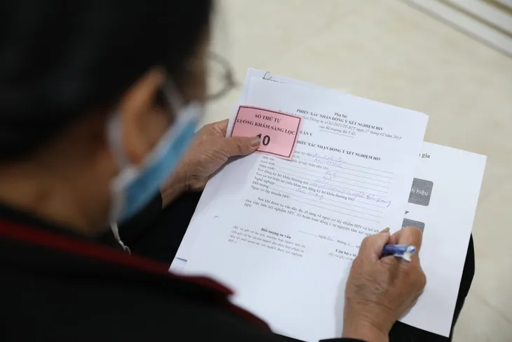 35 người đầu tiên tiêm thử nghiệm vaccine ngừa COVID-19 Nano Covax giai đoạn 2 - Ảnh 6. 35 người đầu tiên tiêm thử nghiệm vaccine ngừa COVID-19 Nano Covax giai đoạn 2 - Ảnh 6.