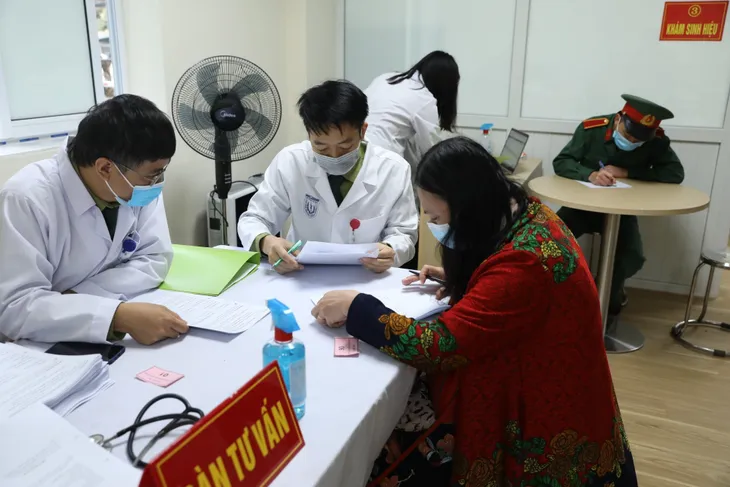 35 người đầu tiên tiêm thử nghiệm vaccine ngừa COVID-19 Nano Covax giai đoạn 2 - Ảnh 4. 35 người đầu tiên tiêm thử nghiệm vaccine ngừa COVID-19 Nano Covax giai đoạn 2 - Ảnh 4.