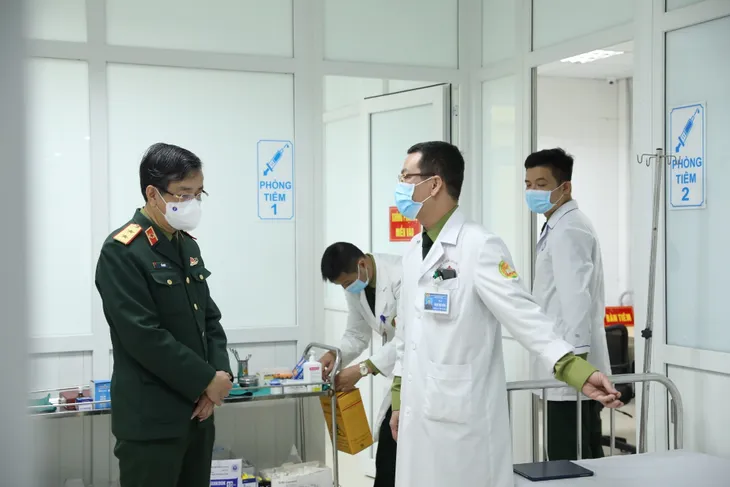 35 người đầu tiên tiêm thử nghiệm vaccine ngừa COVID-19 Nano Covax giai đoạn 2 - Ảnh 3. 35 người đầu tiên tiêm thử nghiệm vaccine ngừa COVID-19 Nano Covax giai đoạn 2 - Ảnh 3.
