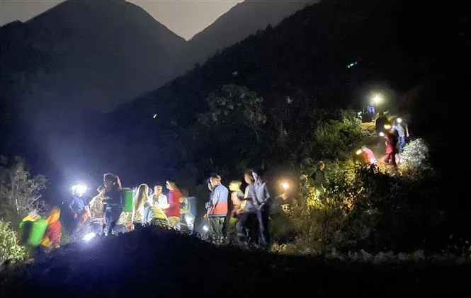 Vụ cháy rừng tại huyện Tam Đường - Lai Châu: Lửa bùng trở lại và lan rộng - Ảnh 3. Vụ cháy rừng tại huyện Tam Đường - Lai Châu: Lửa bùng trở lại và lan rộng - Ảnh 3.