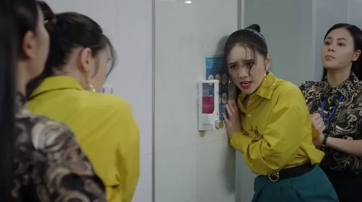 Hướng dương ngược nắng - Tập 34: Hất hàm gọi Minh (Thu Trang) là đồ nhà quê, Ngọc (Quỳnh Kool) bị xử ngay lập tức - Ảnh 5. Hướng dương ngược nắng - Tập 34: Hất hàm gọi Minh (Thu Trang) là đồ nhà quê, Ngọc (Quỳnh Kool) bị xử ngay lập tức - Ảnh 5.