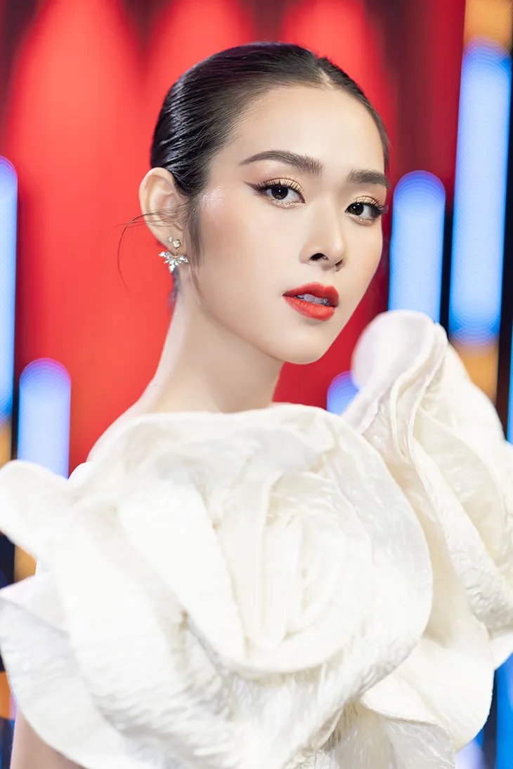 Trời sinh một cặp: Uyên Linh, Ái Phương, Quốc Thiên tranh giành Diệp Bảo Ngọc - Ảnh 7. Trời sinh một cặp: Uyên Linh, Ái Phương, Quốc Thiên tranh giành Diệp Bảo Ngọc - Ảnh 7.
