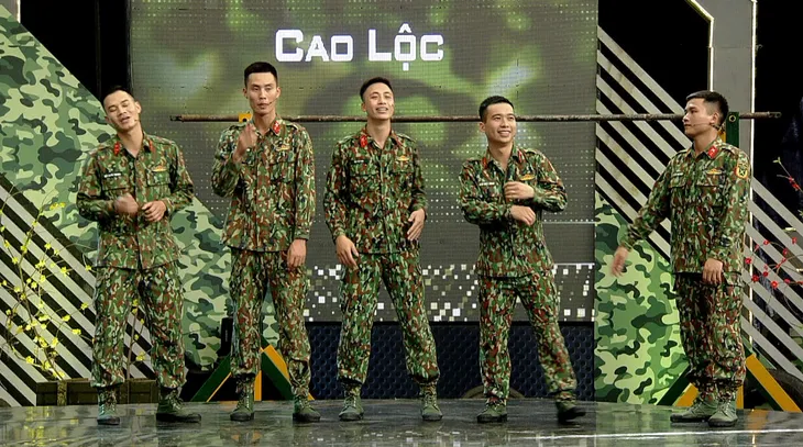 Nhạc sĩ Huy Tuấn bất ngờ trước khả năng đọc Rap của các chiến sĩ - Ảnh 3. Nhạc sĩ Huy Tuấn bất ngờ trước khả năng đọc Rap của các chiến sĩ - Ảnh 3.