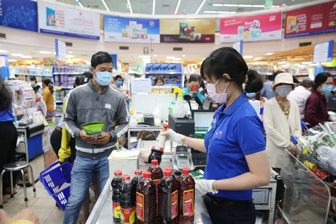 Hà Nội quyết tâm thực hiện “mục tiêu kép”, không đình trệ sản xuất kinh doanh - Ảnh 1. Hà Nội quyết tâm thực hiện “mục tiêu kép”, không đình trệ sản xuất kinh doanh - Ảnh 1.