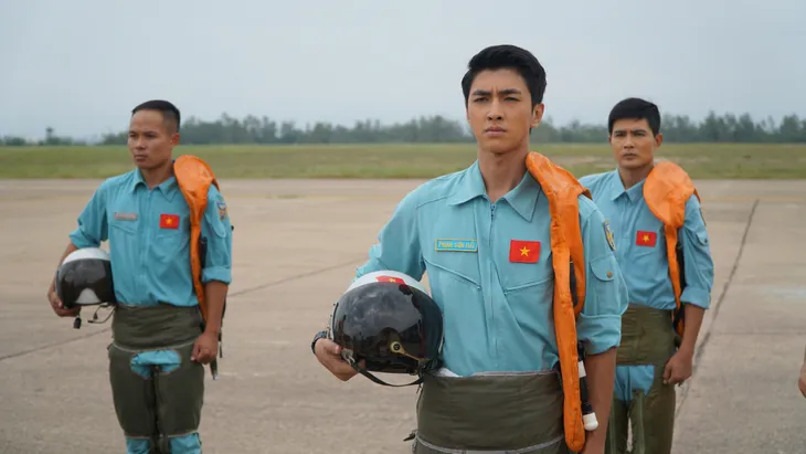 Phim Tết Yêu hơn cả bầu trời: Chuyến bay ngang qua tuổi trẻ - Ảnh 5. Phim Tết Yêu hơn cả bầu trời: Chuyến bay ngang qua tuổi trẻ - Ảnh 5.