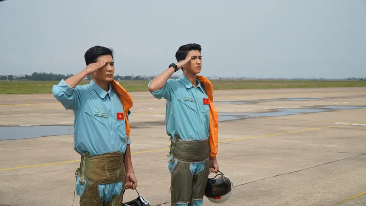 Phim Tết Yêu hơn cả bầu trời: Chuyến bay ngang qua tuổi trẻ - Ảnh 3. Phim Tết Yêu hơn cả bầu trời: Chuyến bay ngang qua tuổi trẻ - Ảnh 3.