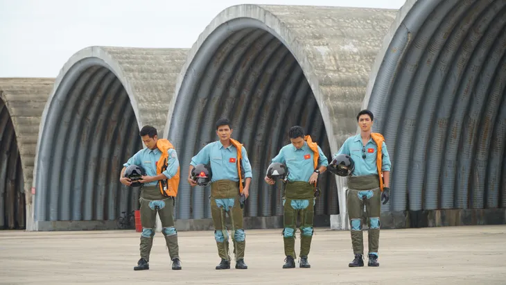 Ngắm những chàng quân nhân điển trai của Yêu hơn cả bầu trời - Ảnh 7. Ngắm những chàng quân nhân điển trai của Yêu hơn cả bầu trời - Ảnh 7.