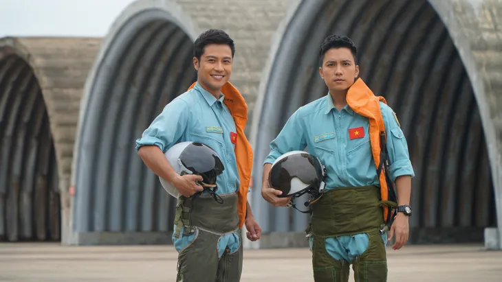 Ngắm những chàng quân nhân điển trai của Yêu hơn cả bầu trời - Ảnh 3. Ngắm những chàng quân nhân điển trai của Yêu hơn cả bầu trời - Ảnh 3.