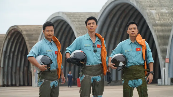 Ngắm những chàng quân nhân điển trai của Yêu hơn cả bầu trời - Ảnh 2. Ngắm những chàng quân nhân điển trai của Yêu hơn cả bầu trời - Ảnh 2.