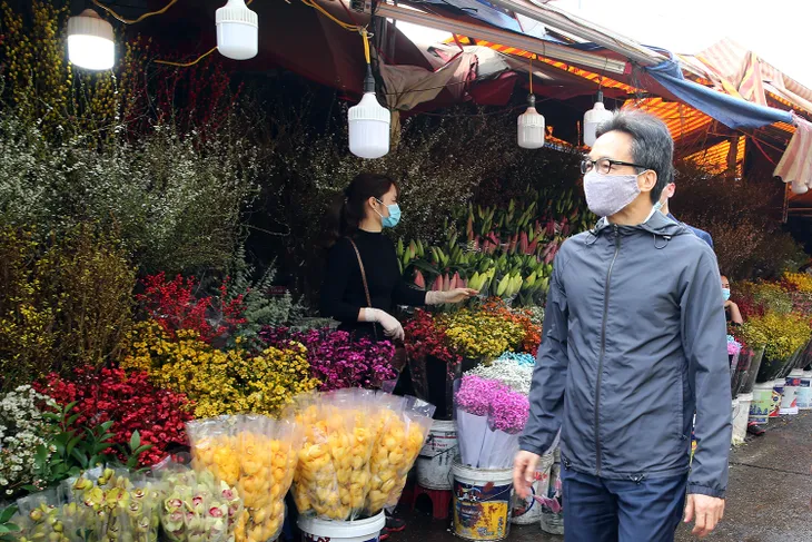 Phó Thủ tướng Vũ Đức Đam thị sát chợ hoa Tết Quảng Bá, trung tâm thương mại - Ảnh 1. Phó Thủ tướng Vũ Đức Đam thị sát chợ hoa Tết Quảng Bá, trung tâm thương mại - Ảnh 1.