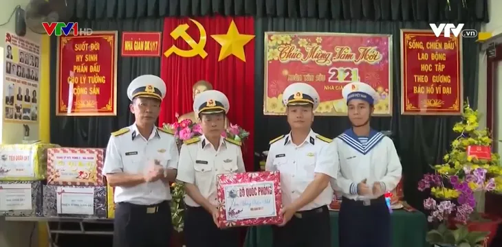 Tết sớm trên nhà giàn DK1 - Ảnh 1. Tết sớm trên nhà giàn DK1 - Ảnh 1.