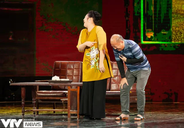 Gala cười 2021: Hồng Vân khó xử với hai... ông chồng! - Ảnh 7. Gala cười 2021: Hồng Vân khó xử với hai... ông chồng! - Ảnh 7.