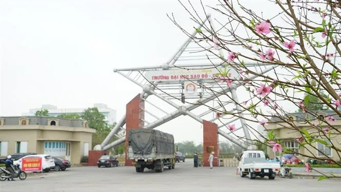 Đã kiểm soát tốt dịch COVID-19, Hải Dương giải thể bệnh viện dã chiến cuối cùng - Ảnh 2.