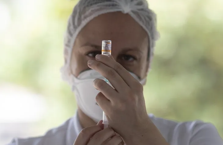 Indonesia phê duyệt vaccine Sinovac cho người cao tuổi - Ảnh 1. Indonesia phê duyệt vaccine Sinovac cho người cao tuổi - Ảnh 1.