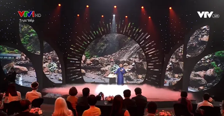 Xúc động và ý nghĩa Gala Cặp lá yêu thương – Vẽ bình minh - Ảnh 1. Xúc động và ý nghĩa Gala Cặp lá yêu thương – Vẽ bình minh - Ảnh 1.