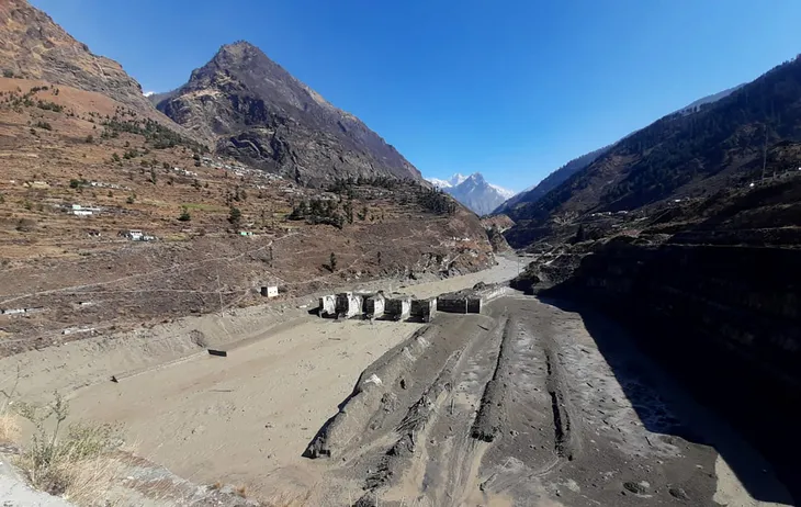 Vỡ sông băng gây lũ quét kinh hoàng trên dãy Himalaya, hàng trăm người mất tích - Ảnh 2. Vỡ sông băng gây lũ quét kinh hoàng trên dãy Himalaya, hàng trăm người mất tích - Ảnh 2.