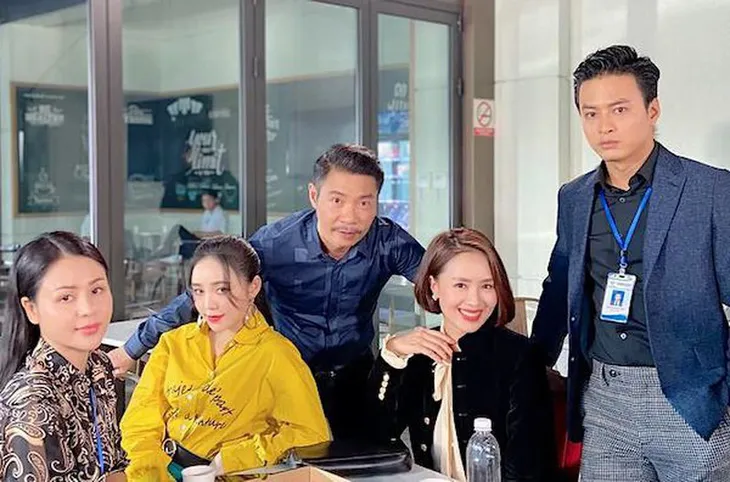 Quên bi thương đi, ngắm loạt ảnh hậu trường ấm áp của Hướng dương ngược nắng - Ảnh 11. Quên bi thương đi, ngắm loạt ảnh hậu trường ấm áp của Hướng dương ngược nắng - Ảnh 11.