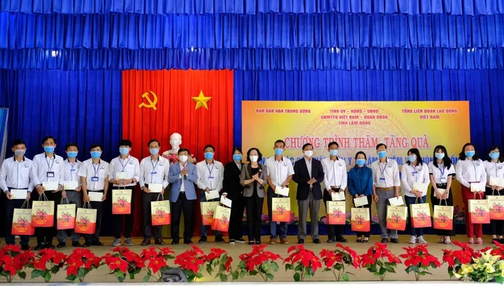 Thăm hỏi, tặng quà các thương bệnh binh nhân dịp Tết Nguyên đán - Ảnh 1. Thăm hỏi, tặng quà các thương bệnh binh nhân dịp Tết Nguyên đán - Ảnh 1.