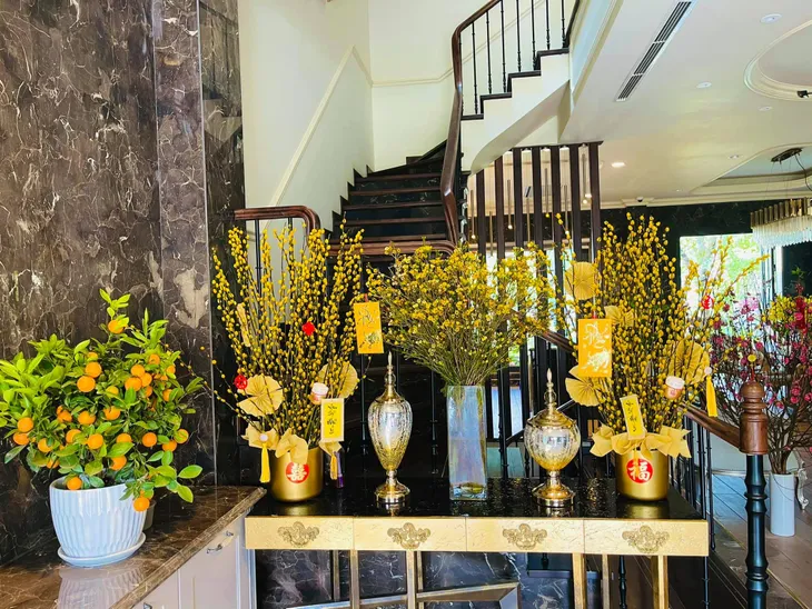 Biệt thự ven sông ngập hoa Tết của Lã Thanh Huyền - Ảnh 1. Biệt thự ven sông ngập hoa Tết của Lã Thanh Huyền - Ảnh 1.