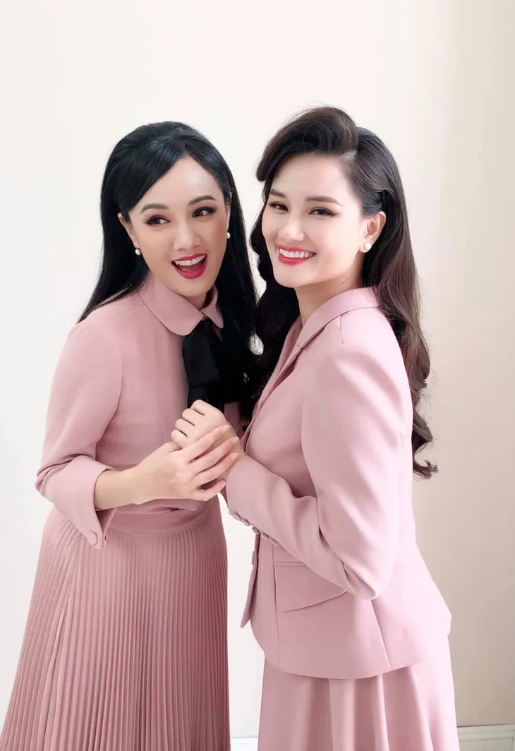 BTV Hoài Anh đẹp rạng ngời bên MC Huyền Châu - Ảnh 3. BTV Hoài Anh đẹp rạng ngời bên MC Huyền Châu - Ảnh 3.