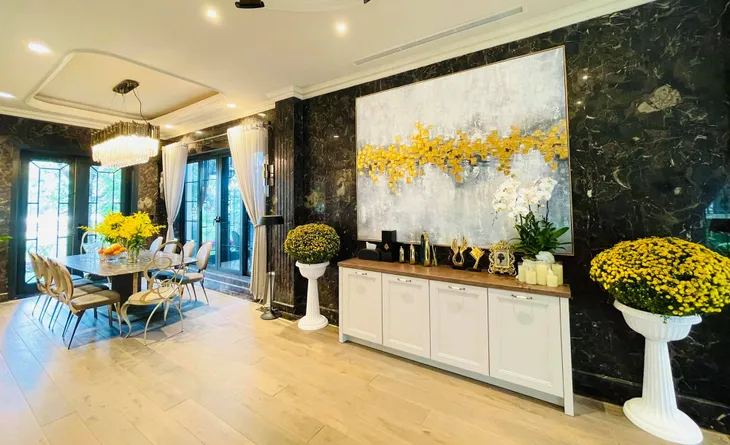 Biệt thự ven sông ngập hoa Tết của Lã Thanh Huyền - Ảnh 5. Biệt thự ven sông ngập hoa Tết của Lã Thanh Huyền - Ảnh 5.