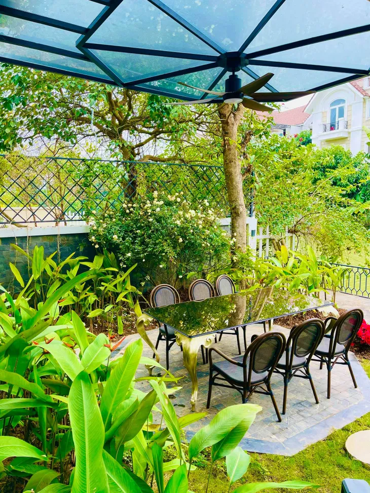 Biệt thự ven sông ngập hoa Tết của Lã Thanh Huyền - Ảnh 7. Biệt thự ven sông ngập hoa Tết của Lã Thanh Huyền - Ảnh 7.
