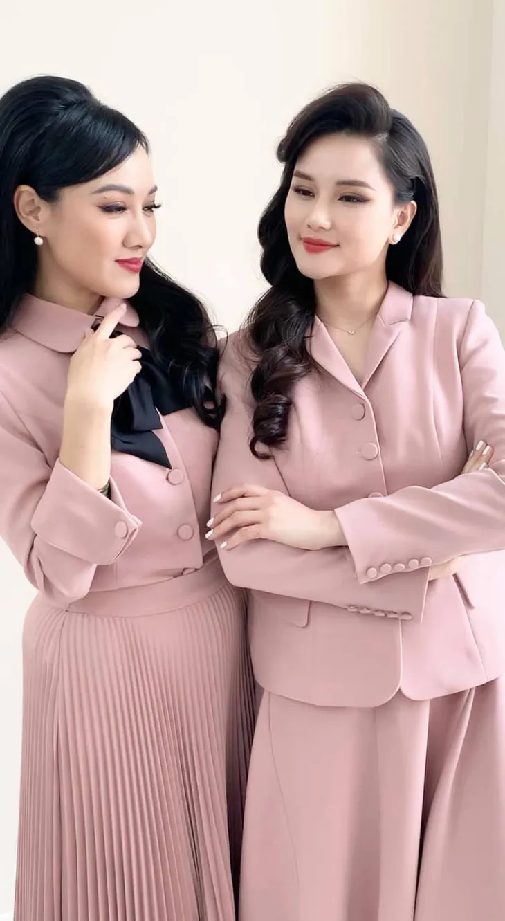 BTV Hoài Anh đẹp rạng ngời bên MC Huyền Châu - Ảnh 2. BTV Hoài Anh đẹp rạng ngời bên MC Huyền Châu - Ảnh 2.