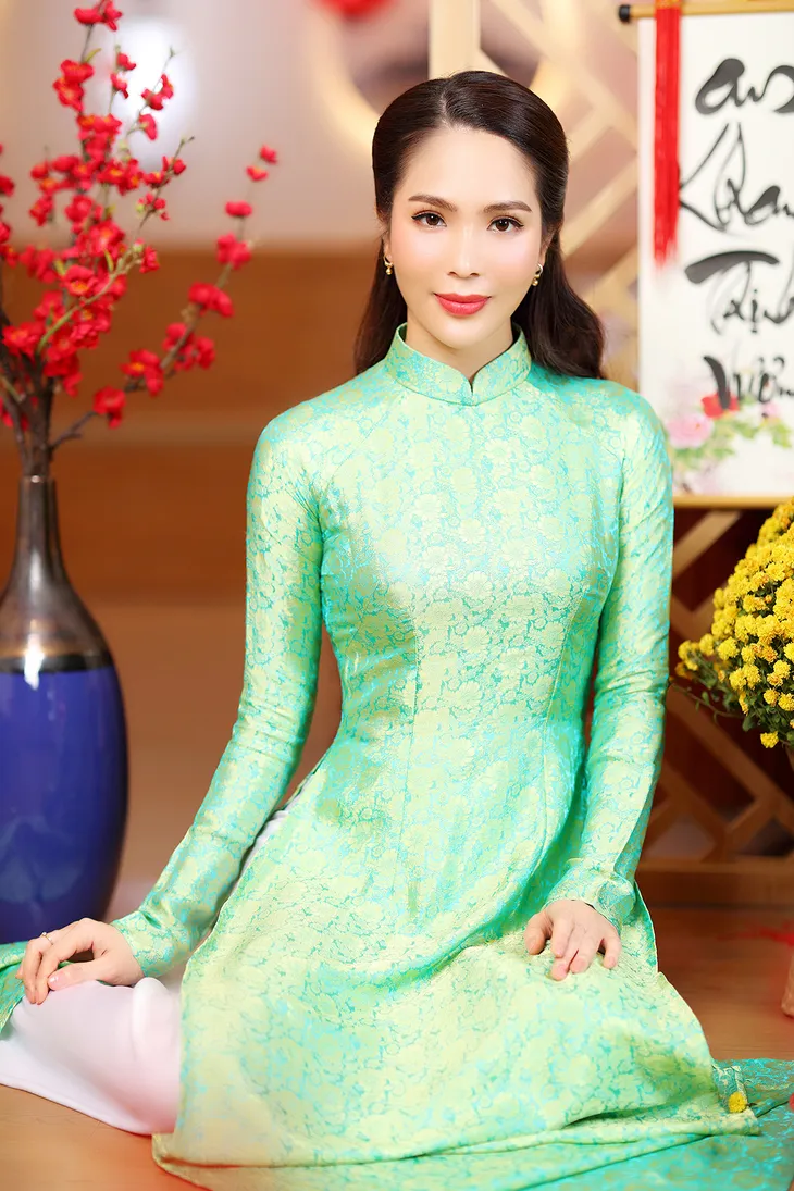 Dương Kim Ánh khoe sắc ngọt ngào trong bộ ảnh đón xuân Tân Sửu 2021 - Ảnh 4. Dương Kim Ánh khoe sắc ngọt ngào trong bộ ảnh đón xuân Tân Sửu 2021 - Ảnh 4.