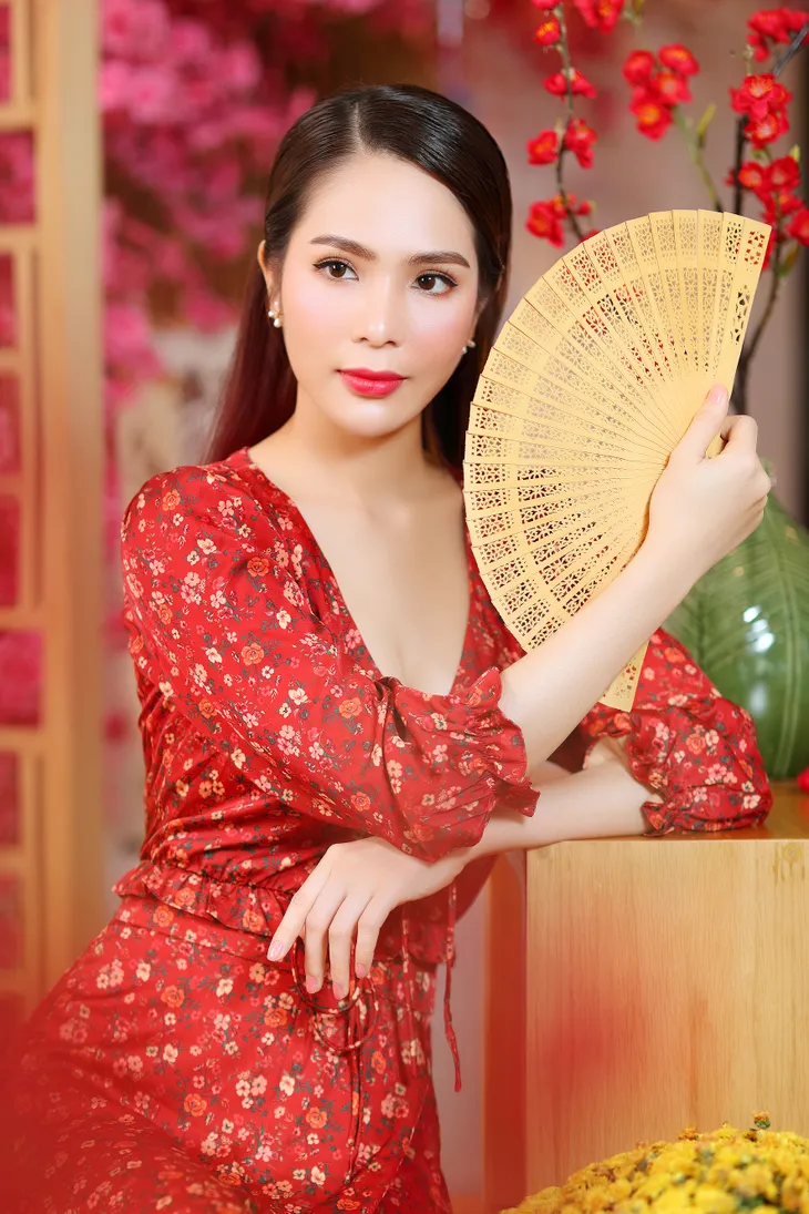 Dương Kim Ánh khoe sắc ngọt ngào trong bộ ảnh đón xuân Tân Sửu 2021 - Ảnh 5. Dương Kim Ánh khoe sắc ngọt ngào trong bộ ảnh đón xuân Tân Sửu 2021 - Ảnh 5.
